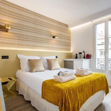 Cmg - Tour Eiffel Champs De Mars