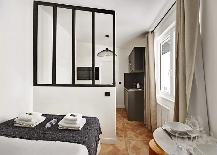 Cmg - Tour Eiffel Champs De Mars Paris