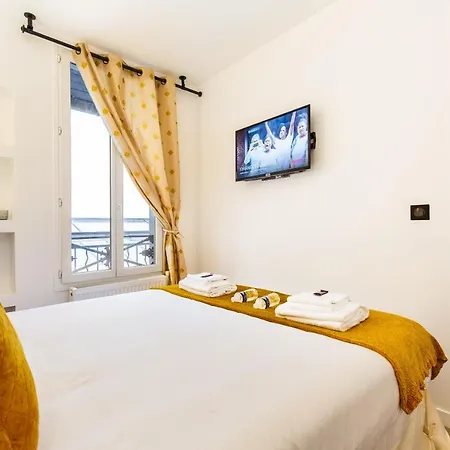 Cmg - Tour Eiffel Champs De Mars