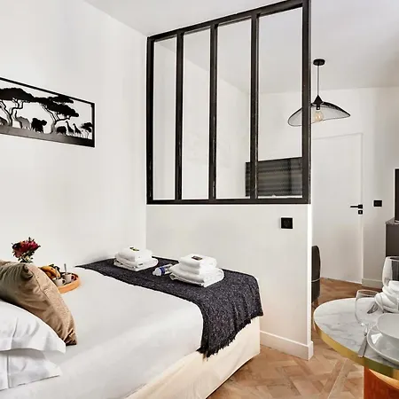 Cmg - Tour Eiffel Champs De Mars