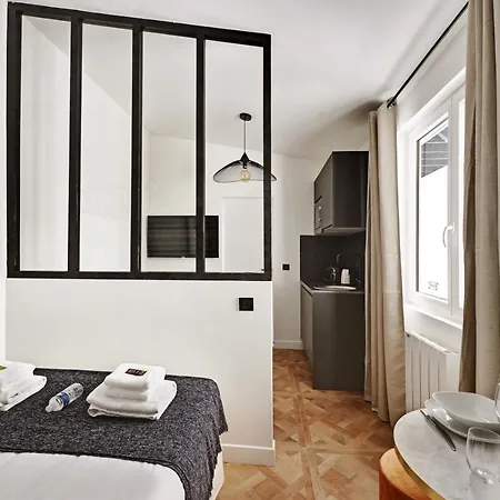 Cmg - Tour Eiffel Champs De Mars Paris